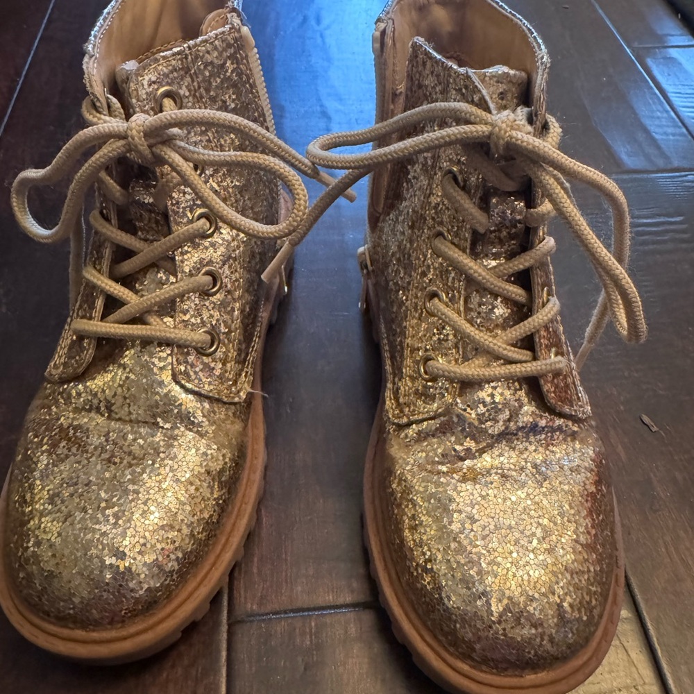 Source Unknown Kids Glitter Lace-Up Boots in Gold